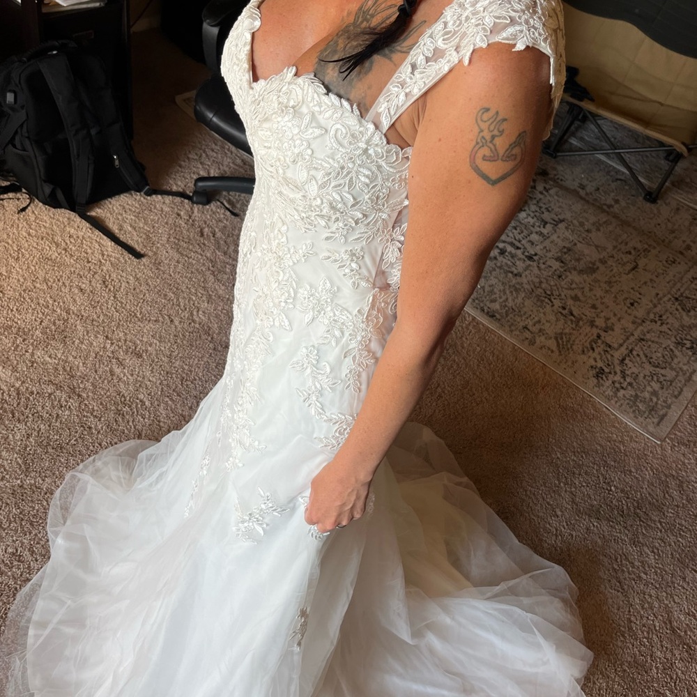 NWT Azazie White Lace Wedding Dress Brand New Size 8